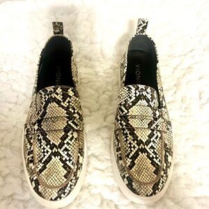 Vionic Snake Pattern Slip-On Shoes Women Size 6.5